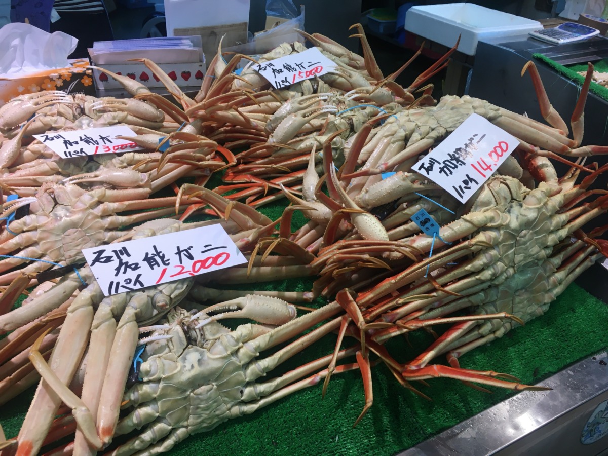 地元民御用達 金沢でカニを買うならここ いきいき魚市 旅音